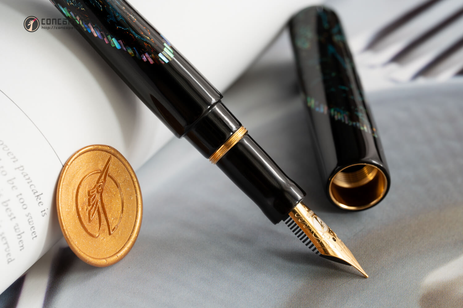 Vẻ đẹp mộc mạc nhưng không đơn điệu từ sơn mài truyền thống Việt Nam